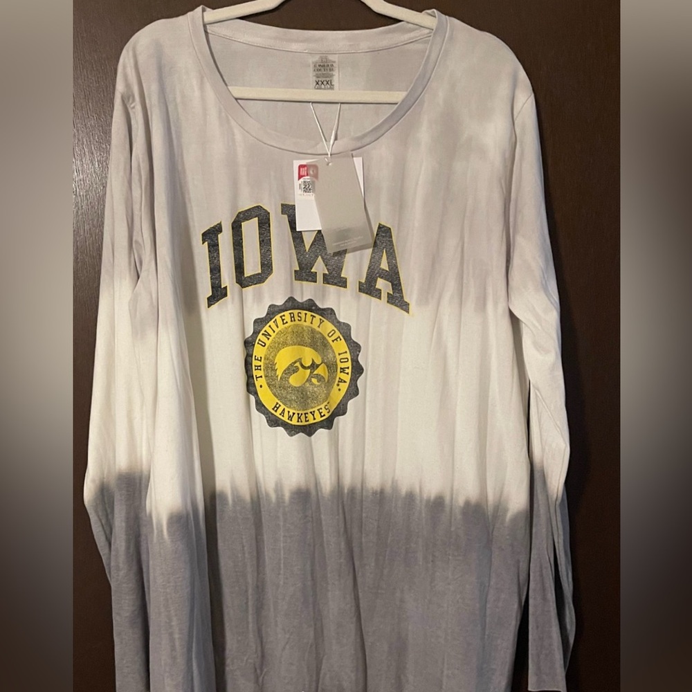 NWT Gameday Couture Iowa Hawkeyes Long Sleeve Shirt
